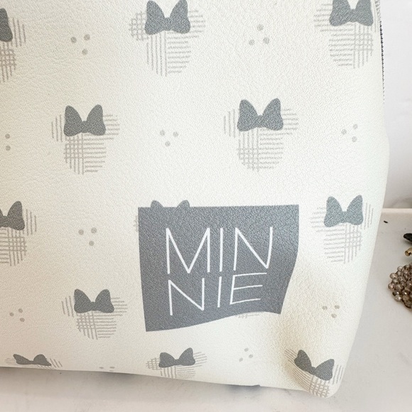 Disney travel bag make up toiletry bag Minnie small zip top - Picture 4 of 6